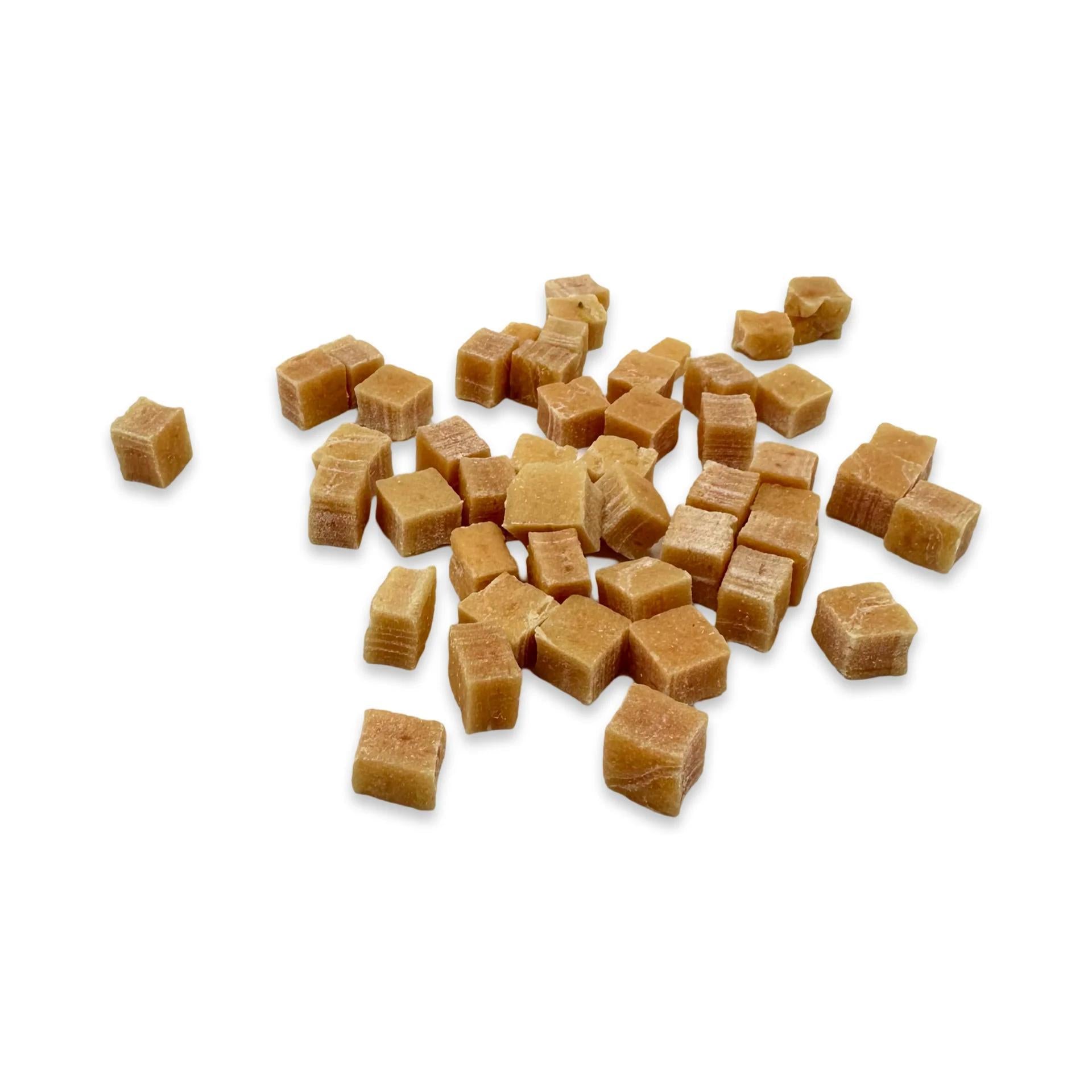Hühnchenfleischwürfel in einer 200g Packung, getreidefreies Ergänzungsfutter für Hunde und Katzen von Kallisbest.