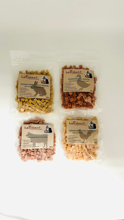 Pack économique Mega Mix Training 4 x 200 g, poulet, bœuf, canard, lapin.