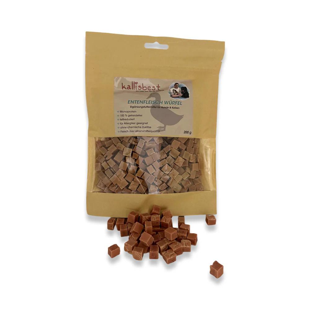 Kallisbest Halloween Snack-Bundle for dogs, featuring 12 assorted treats and a natural chew item.